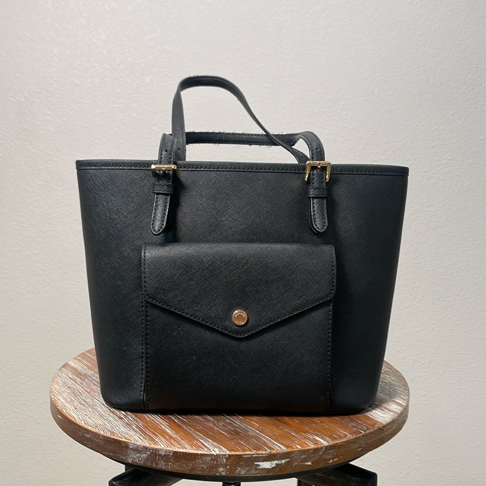 Michael Kors Jet Set Medium Leather Pocket Tote – Retails for $200